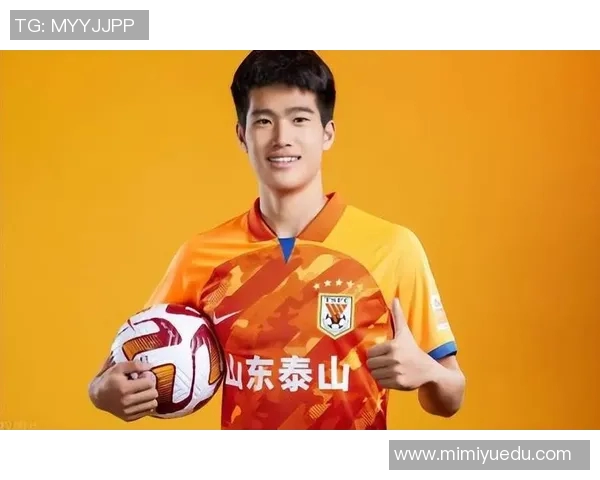 大学足球球星崭露头角 展现青春风采与竞技实力